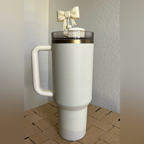 Stanley 40oz Cream with Gold Trim - Picture 2 of 3